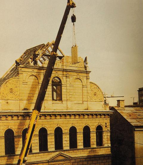 Abbildungshinweis: Abriss der Synagoge in Krems 1978 aus: Frühwirth, Hans (2000). Die Doppelstadt Krems-Stein, Ihre Geschichte von 1848–2000. Melk: Kulturamt der Stadt Krems, S.417 von Gregor Kremser, Oktober 2018